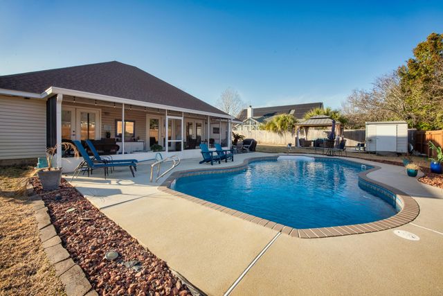 1984 Pine Ranch Drive, Navarre, FL 32566