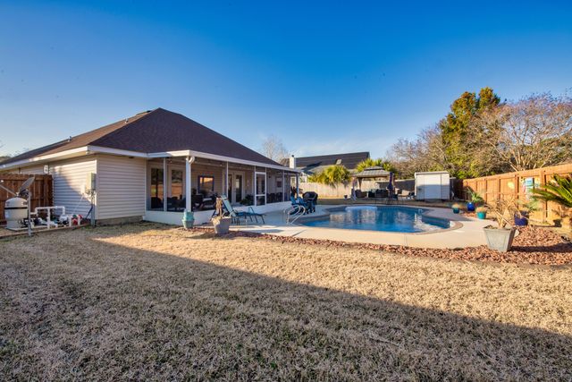 1984 Pine Ranch Drive, Navarre, FL 32566