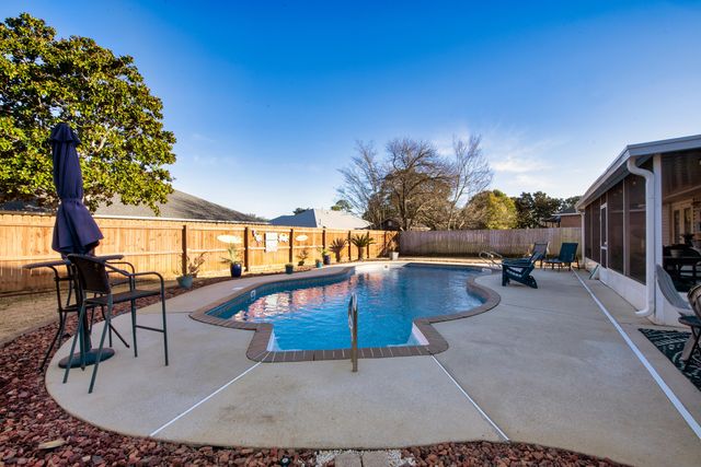 1984 Pine Ranch Drive, Navarre, FL 32566