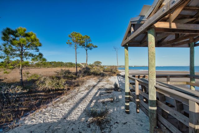 1984 Pine Ranch Drive, Navarre, FL 32566