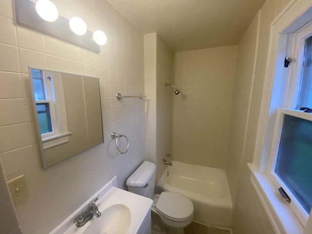 5724 N 41st STREET, Milwaukee, WI 53209