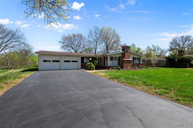 760 Pebbleshire Lane, St Louis, MO 63122