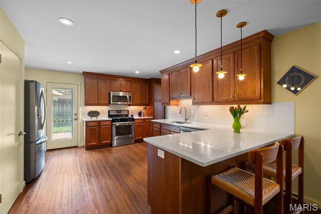 760 Pebbleshire Lane, St Louis, MO 63122