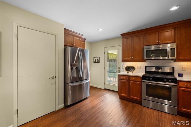 760 Pebbleshire Lane, St Louis, MO 63122