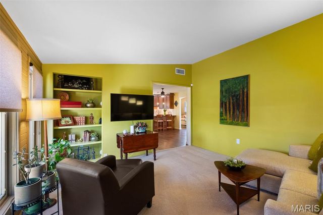 760 Pebbleshire Lane, St Louis, MO 63122