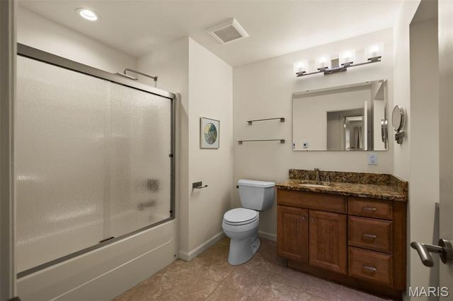 760 Pebbleshire Lane, St Louis, MO 63122