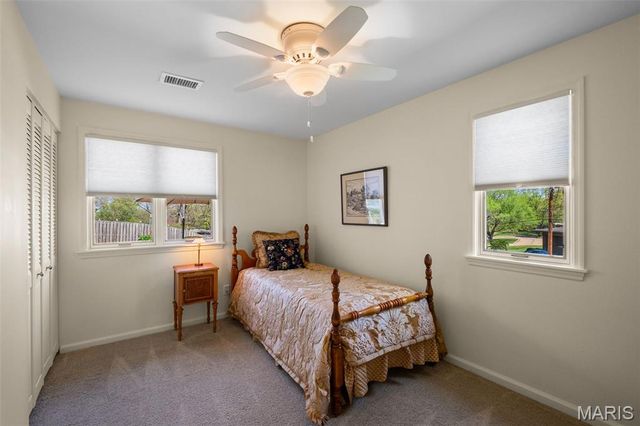 760 Pebbleshire Lane, St Louis, MO 63122