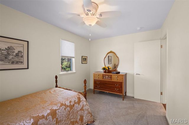 760 Pebbleshire Lane, St Louis, MO 63122