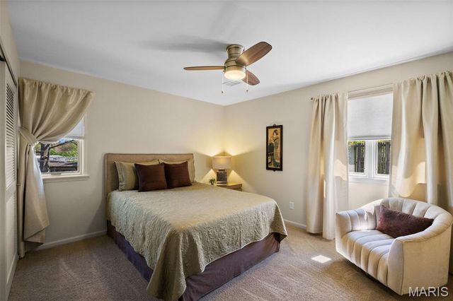 760 Pebbleshire Lane, St Louis, MO 63122