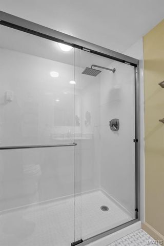 760 Pebbleshire Lane, St Louis, MO 63122