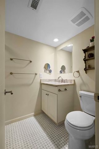 760 Pebbleshire Lane, St Louis, MO 63122