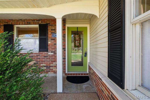 760 Pebbleshire Lane, St Louis, MO 63122