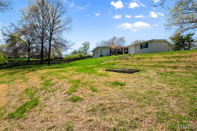 760 Pebbleshire Lane, St Louis, MO 63122