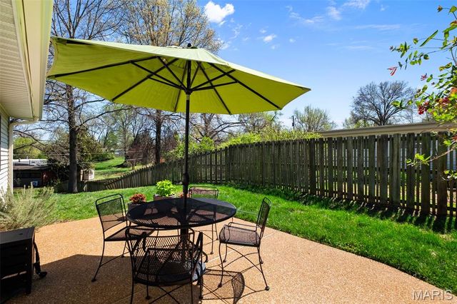 760 Pebbleshire Lane, St Louis, MO 63122