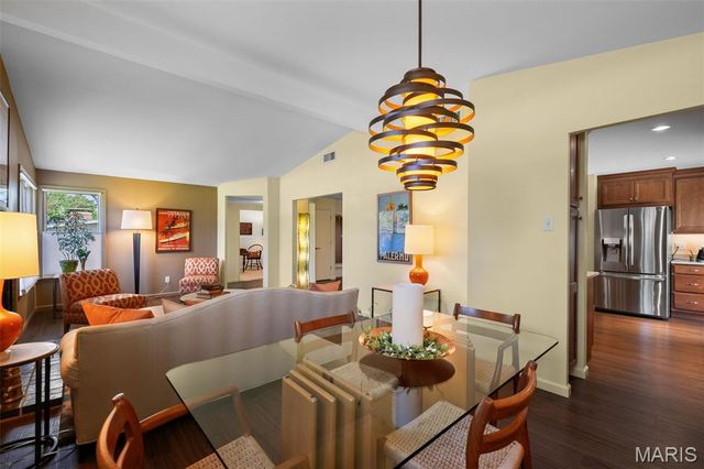 760 Pebbleshire Lane, St Louis, MO 63122