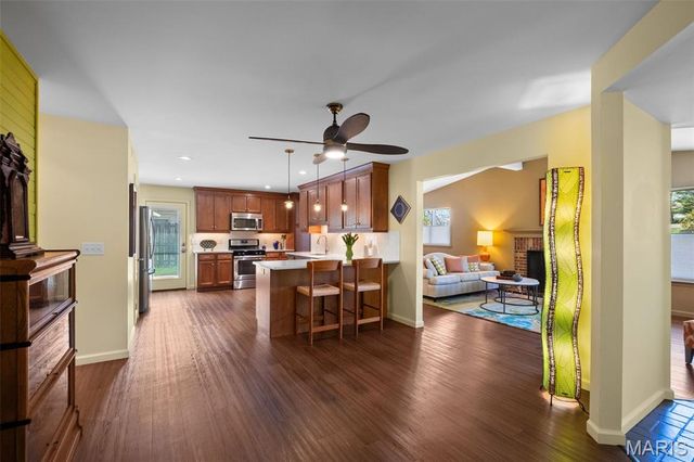 760 Pebbleshire Lane, St Louis, MO 63122