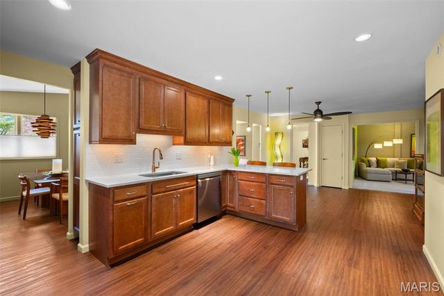 760 Pebbleshire Lane, St Louis, MO 63122