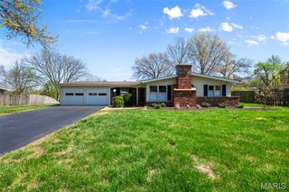 760 Pebbleshire Lane, St Louis, MO 63122