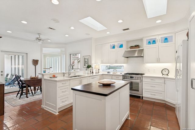 29341 No Le Hace, Fair Oaks Ranch, TX 78015