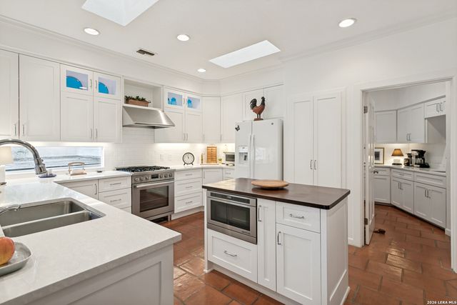 29341 No Le Hace, Fair Oaks Ranch, TX 78015