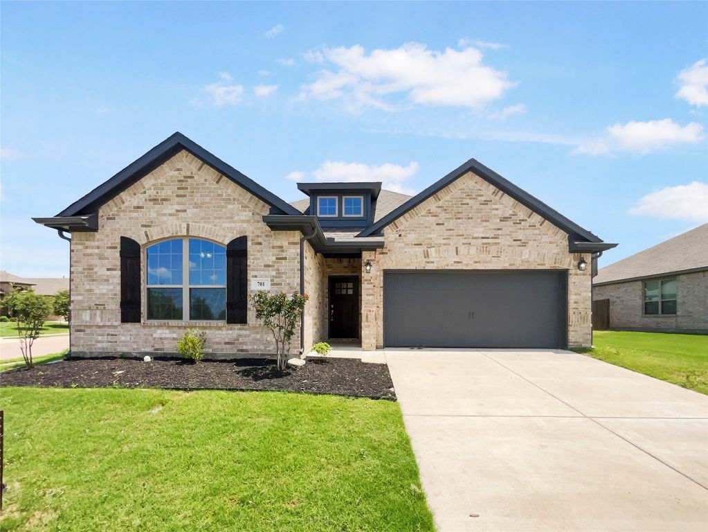 701 Dripping Springs Lane, Cleburne, TX 76033