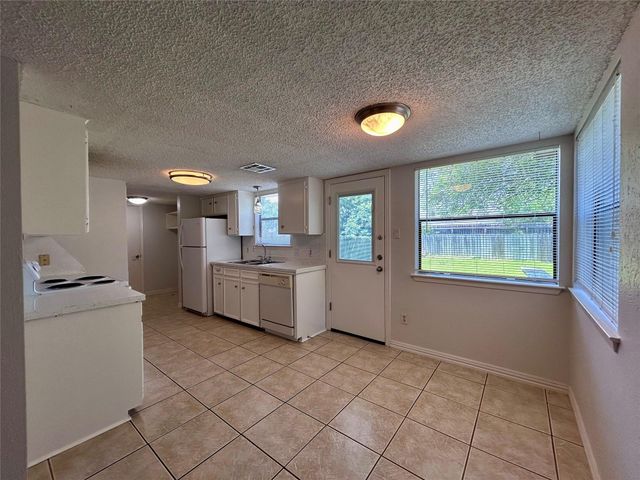 8800 Clearbrook TRL A, Austin, TX 78729