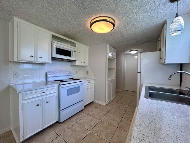 8800 Clearbrook TRL A, Austin, TX 78729
