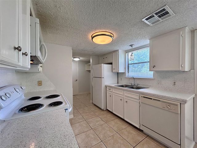 8800 Clearbrook TRL A, Austin, TX 78729