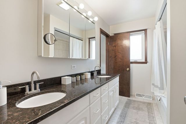1308 E Thayer Street, Mount Prospect, IL 60056