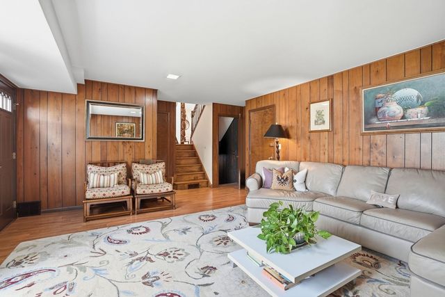 1308 E Thayer Street, Mount Prospect, IL 60056