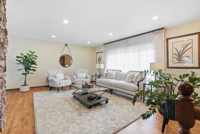 1308 E Thayer Street, Mount Prospect, IL 60056