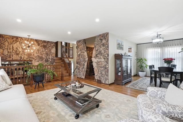 1308 E Thayer Street, Mount Prospect, IL 60056