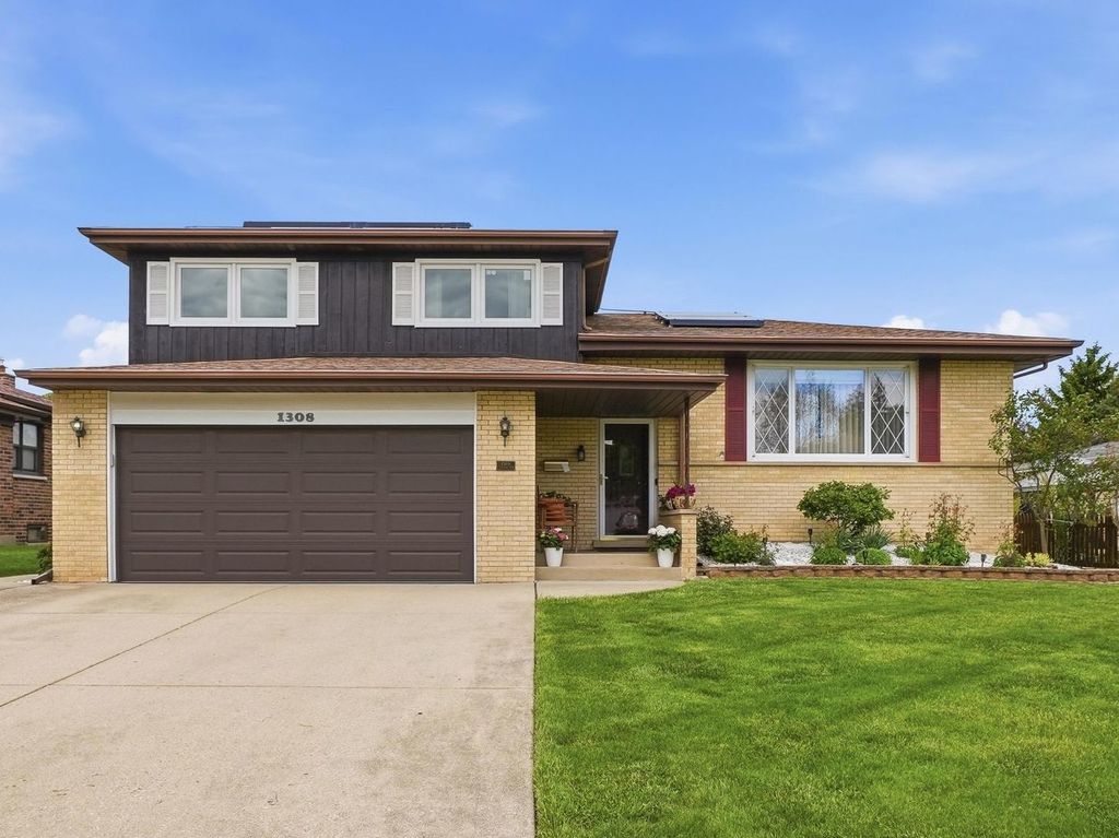 1308 E Thayer Street, Mount Prospect, IL 60056