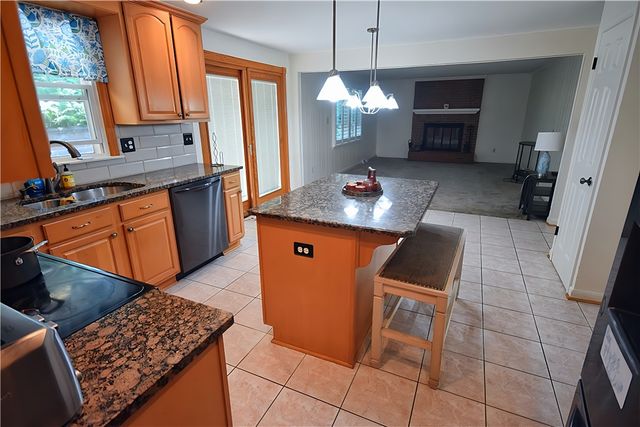 2597 Monterey Dr, Upper St Clair, PA 15241