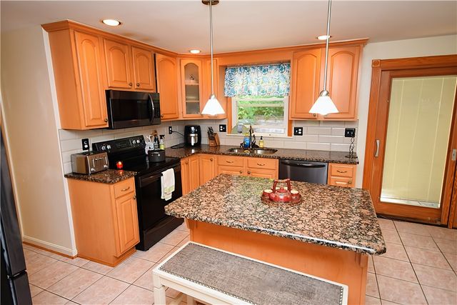 2597 Monterey Dr, Upper St Clair, PA 15241