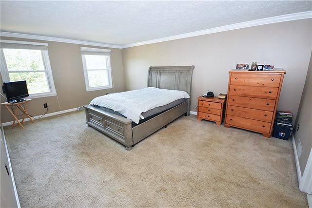 2597 Monterey Dr, Upper St Clair, PA 15241