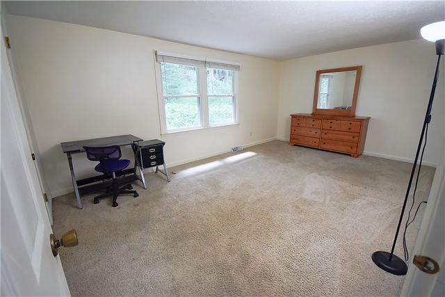 2597 Monterey Dr, Upper St Clair, PA 15241