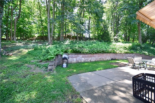 2597 Monterey Dr, Upper St Clair, PA 15241