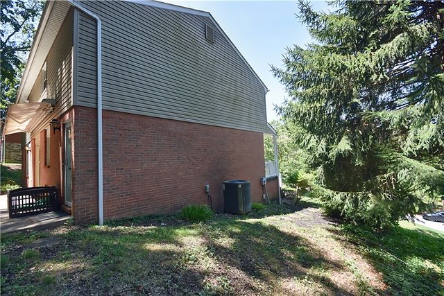 2597 Monterey Dr, Upper St Clair, PA 15241