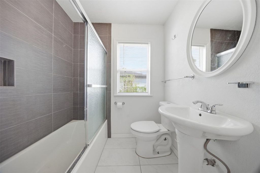 Image 11 of property listing at 310 40TH STREET S, St Petersburg, FL 33711