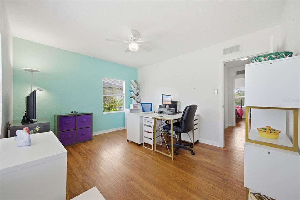 Image 13 of property listing at 310 40TH STREET S, St Petersburg, FL 33711