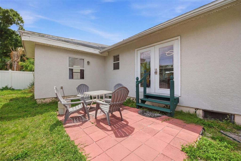 Image 16 of property listing at 310 40TH STREET S, St Petersburg, FL 33711