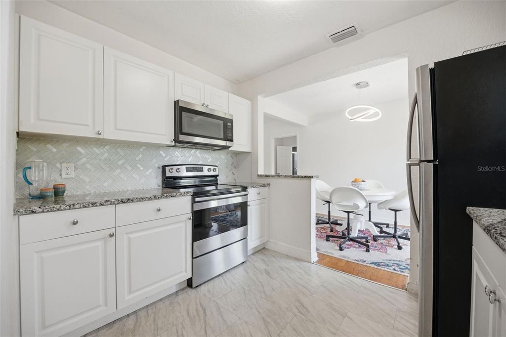 Image 7 of property listing at 310 40TH STREET S, St Petersburg, FL 33711