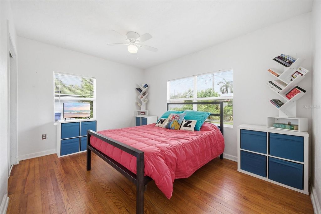 Image 9 of property listing at 310 40TH STREET S, St Petersburg, FL 33711