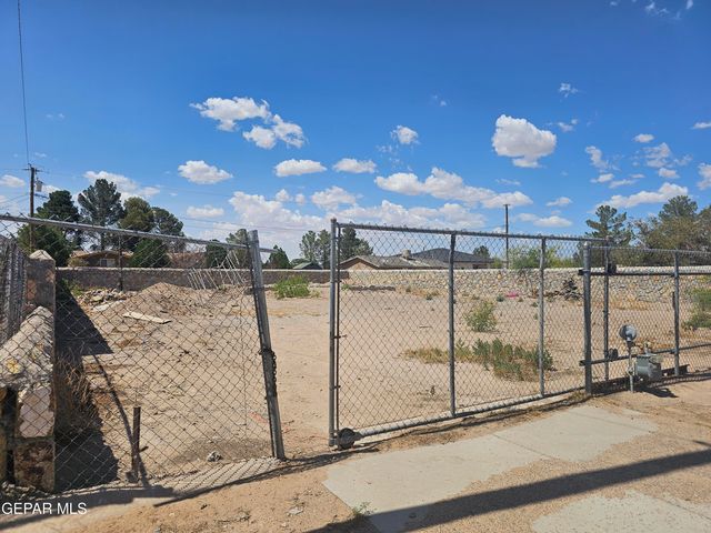 367 Hodaka Way, Socorro, TX 79927