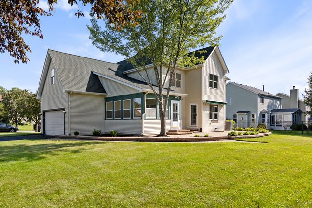101 Nuthatch Drive, Woodstock, IL 60098