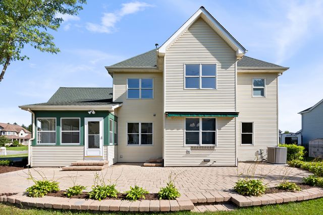 101 Nuthatch Drive, Woodstock, IL 60098