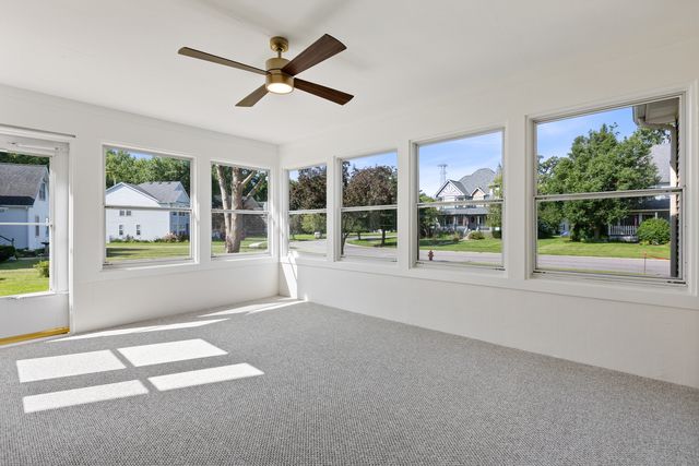 101 Nuthatch Drive, Woodstock, IL 60098