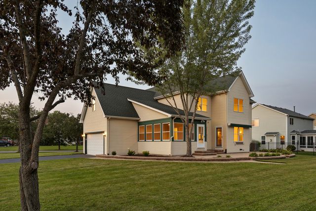 101 Nuthatch Drive, Woodstock, IL 60098