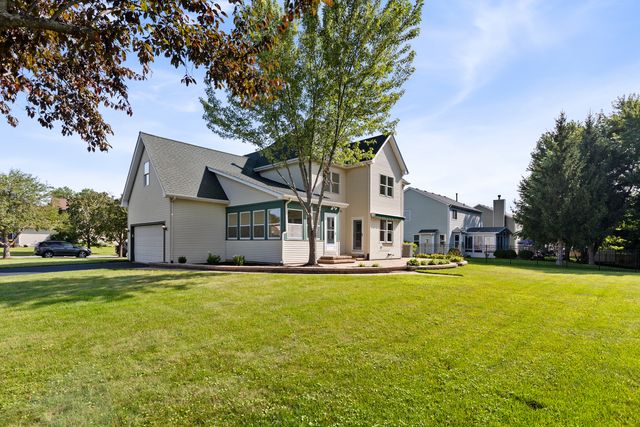 101 Nuthatch Drive, Woodstock, IL 60098